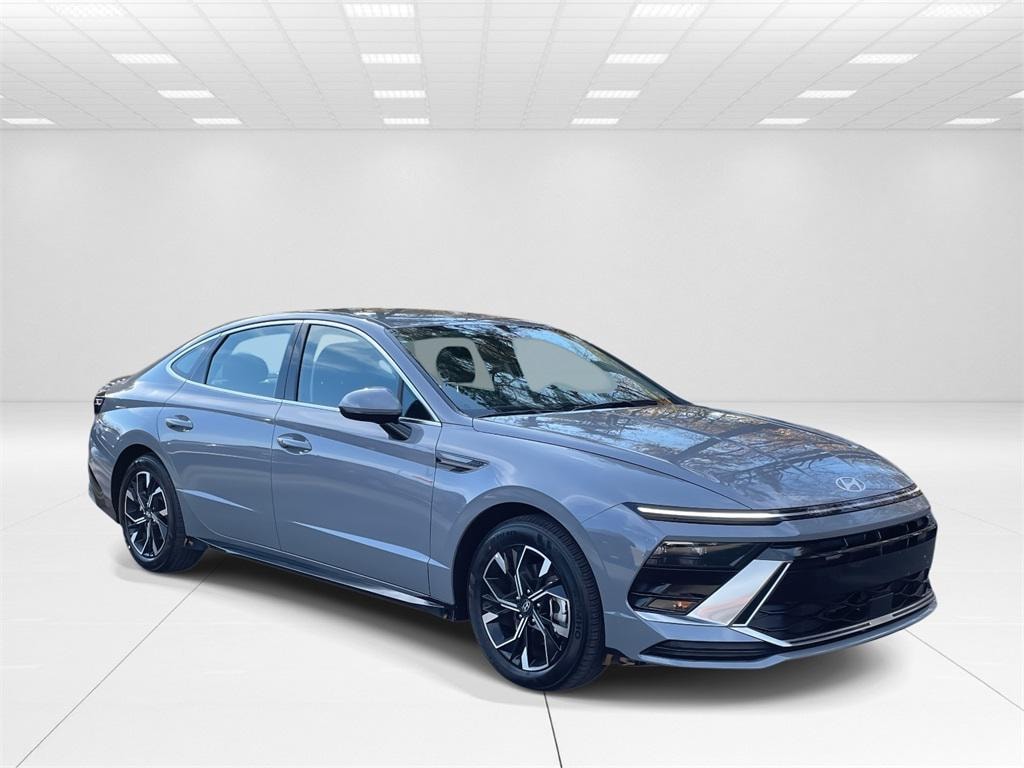 New 2025 Hyundai Sonata SEL Sedan