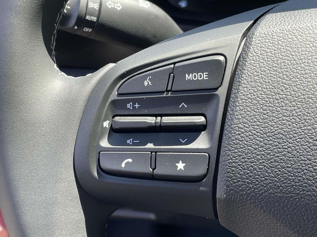 2025 Hyundai Venue SEL - Photo 21