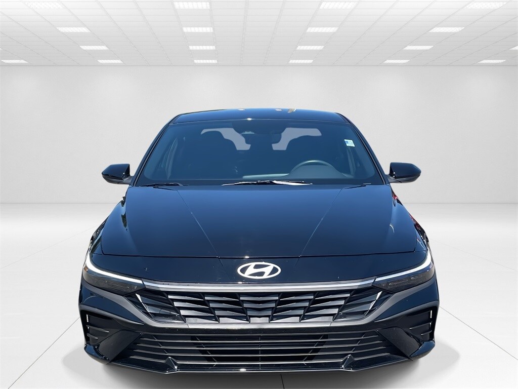 2025 Hyundai Elantra SEL Sport photo 3