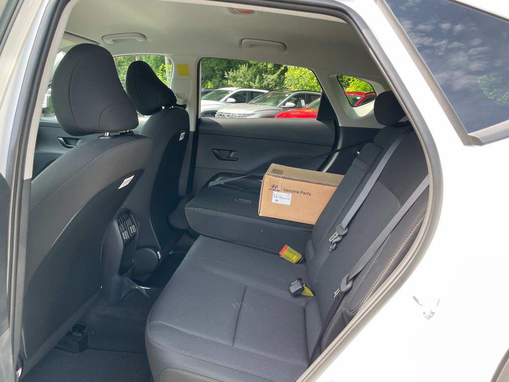 2025 Hyundai Kona SEL - Photo 12