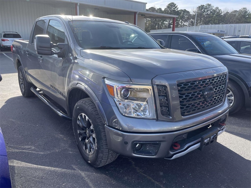 2019 Nissan Titan PRO-4X's photo