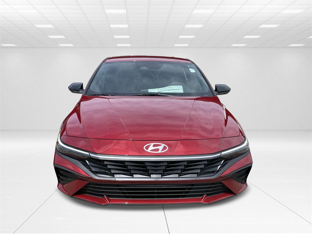 2025 Hyundai Elantra SEL Sport photo 2