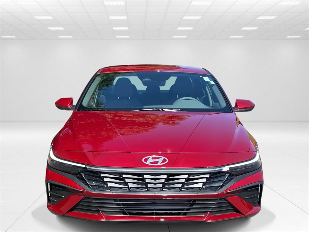 2025 Hyundai Elantra SE photo 2