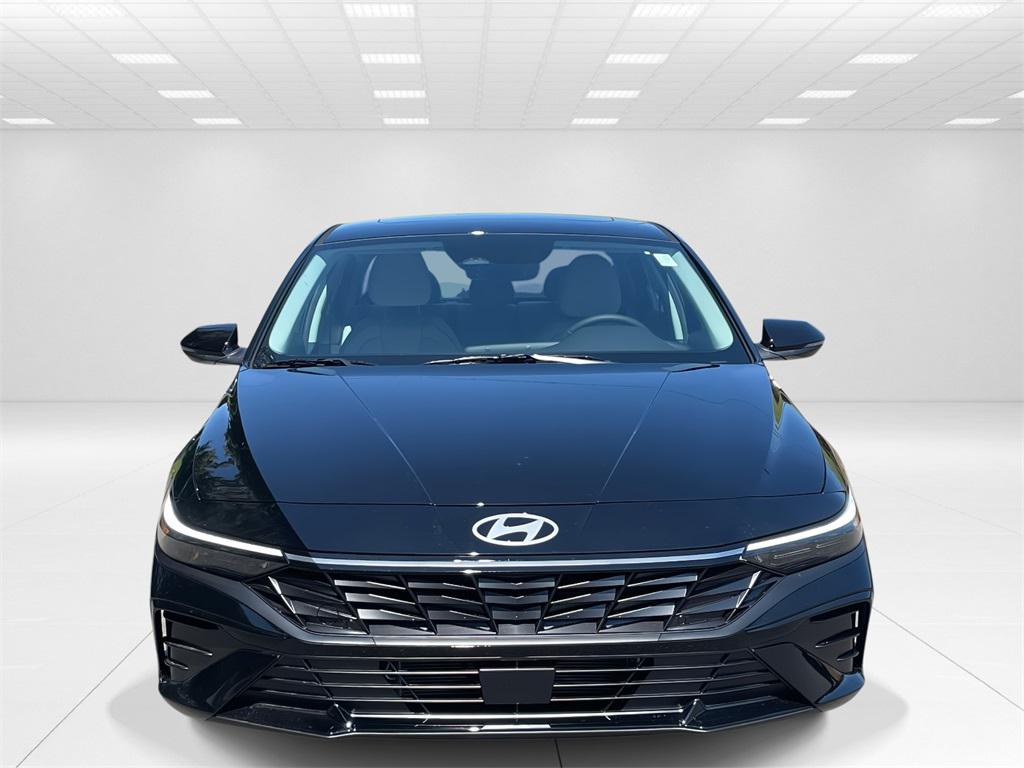 2025 Hyundai Elantra Limited photo 2