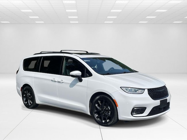 2023 Chrysler Pacifica Touring S Minivan/Van