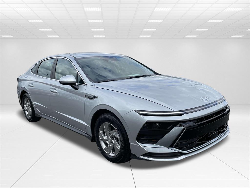 2025 Hyundai Sonata SE's photo