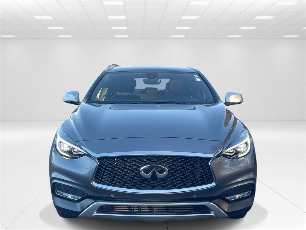 2018 Infiniti QX30 Essential photo 3