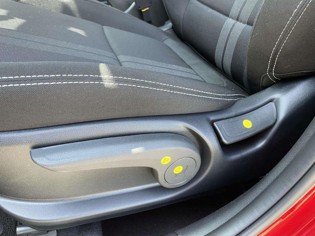 2025 Hyundai Venue SEL - Photo 15