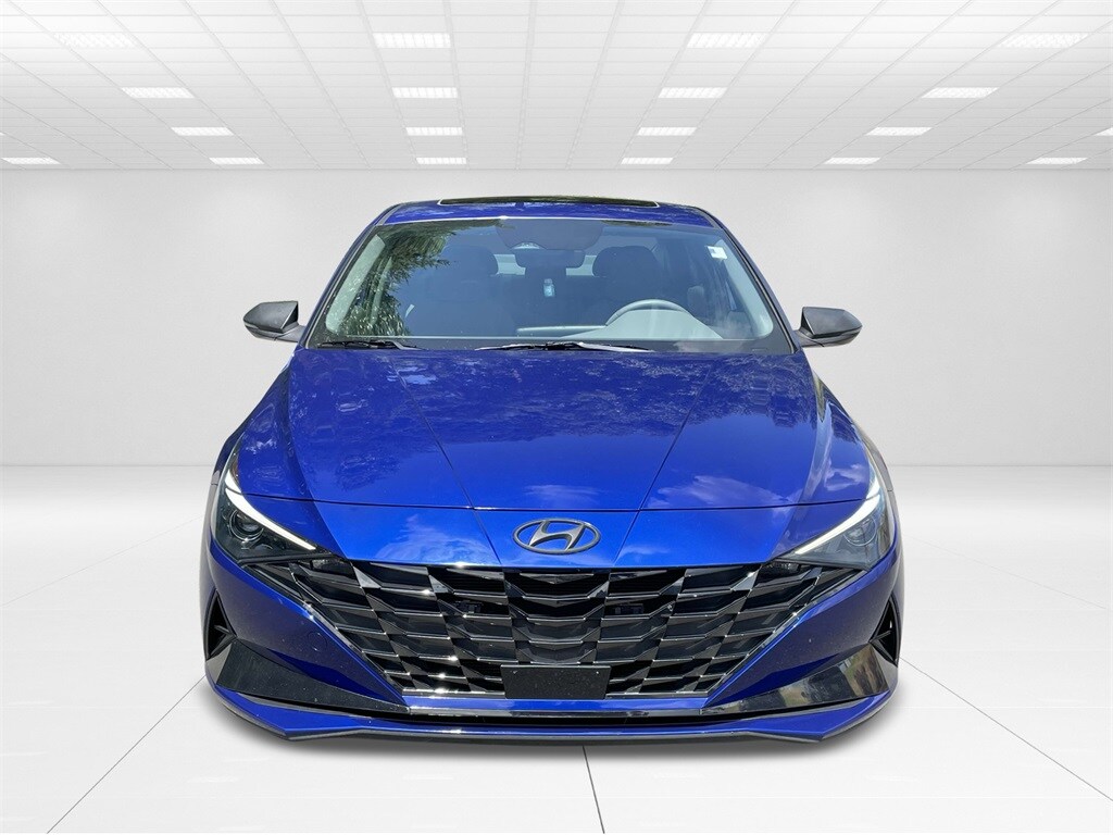 2022 Hyundai Elantra SEL photo 2