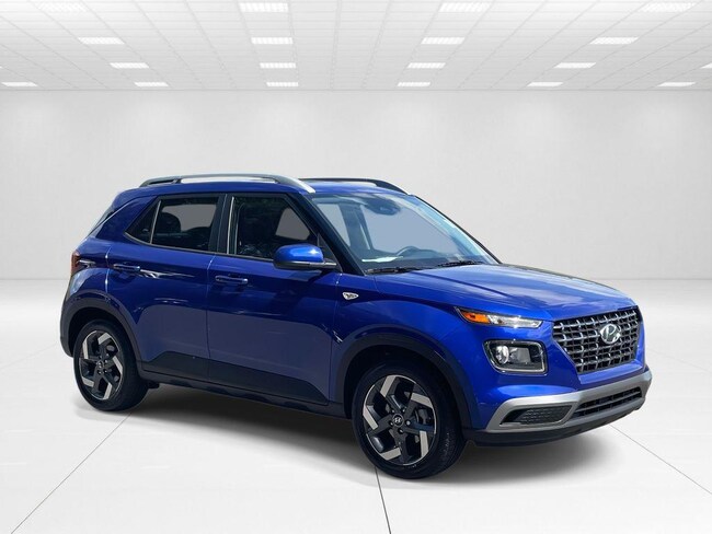 New 2025 Hyundai Venue SEL SUV near Belmont