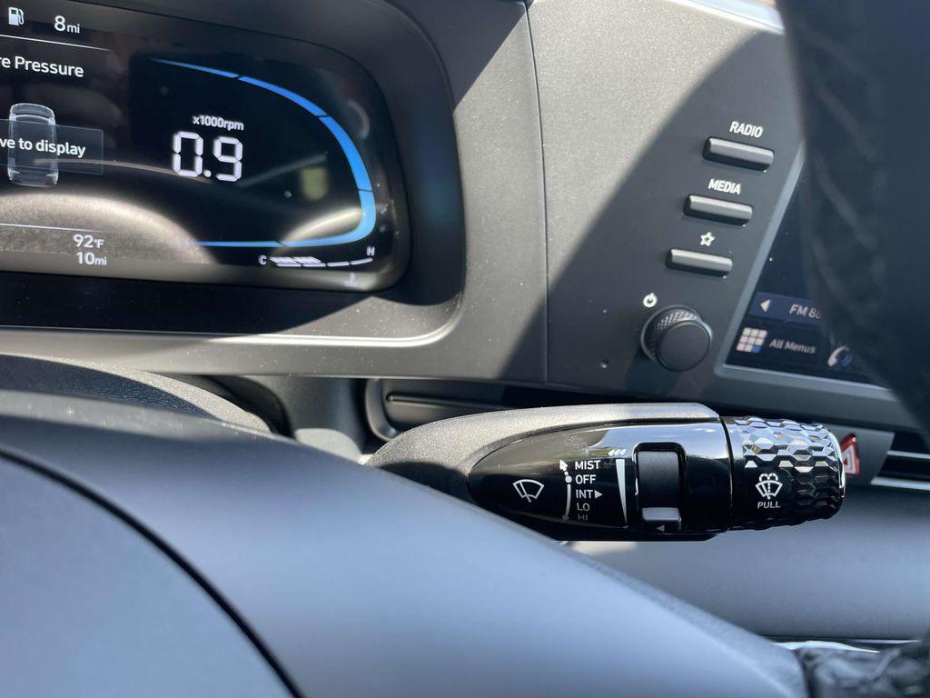2025 Hyundai Elantra SEL - Photo 22