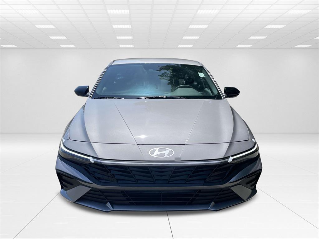 2025 Hyundai Elantra SEL Sport photo 3