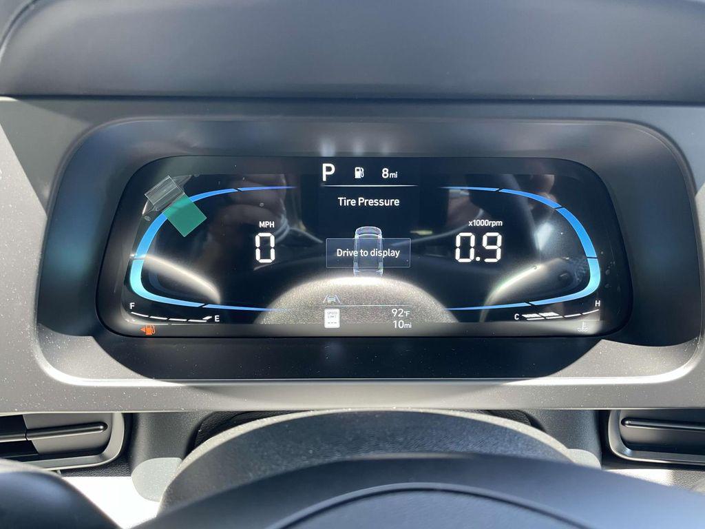 2025 Hyundai Elantra SEL - Photo 18