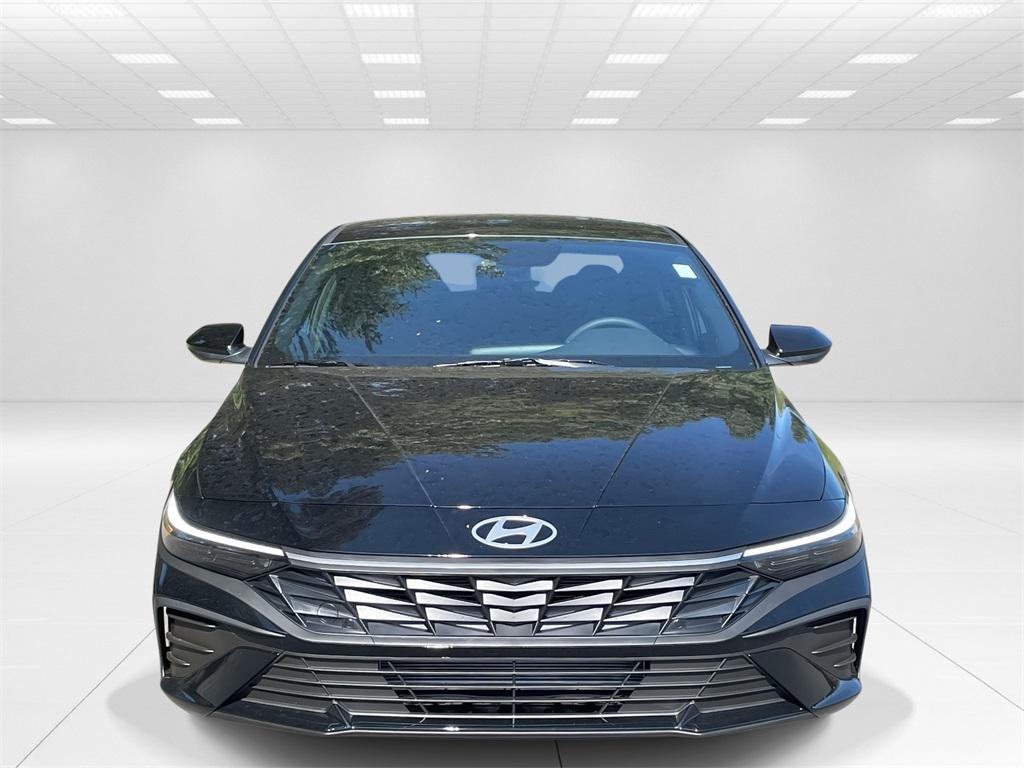 2025 Hyundai Elantra SEL Sport photo 3