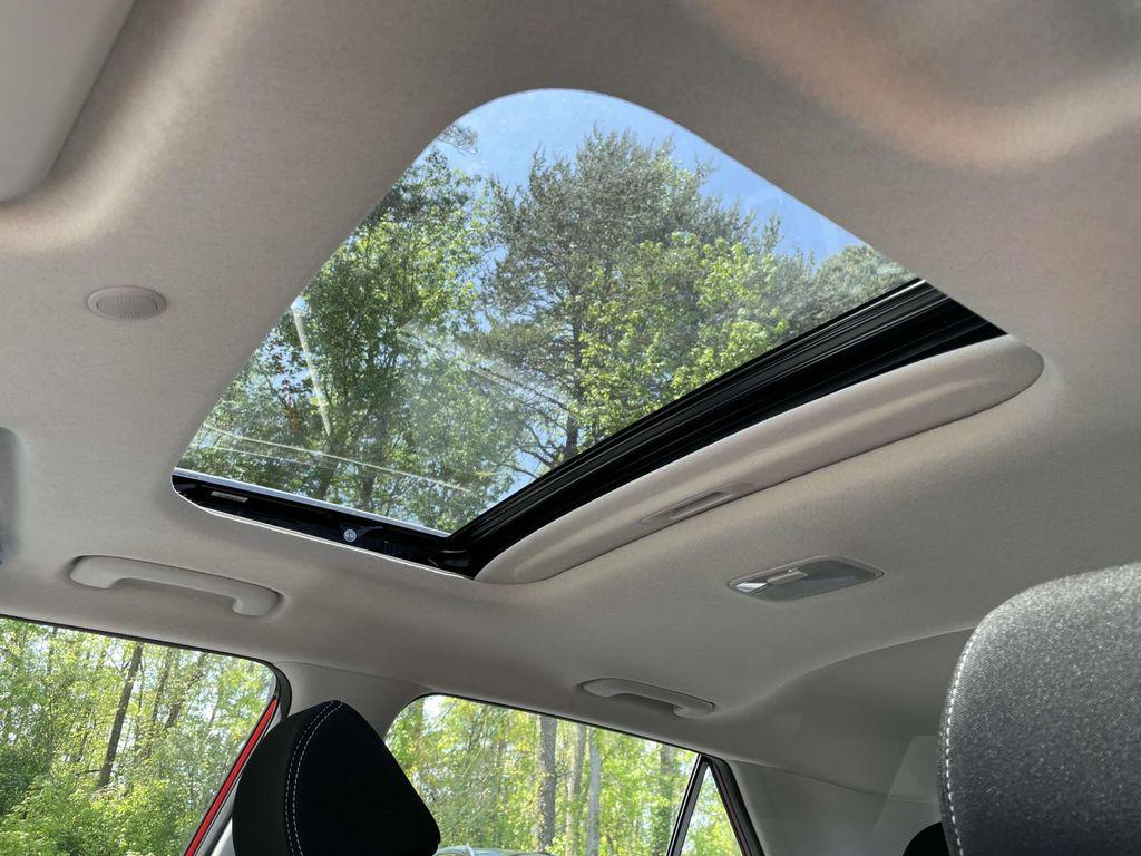 2025 Hyundai Venue SEL - Photo 16