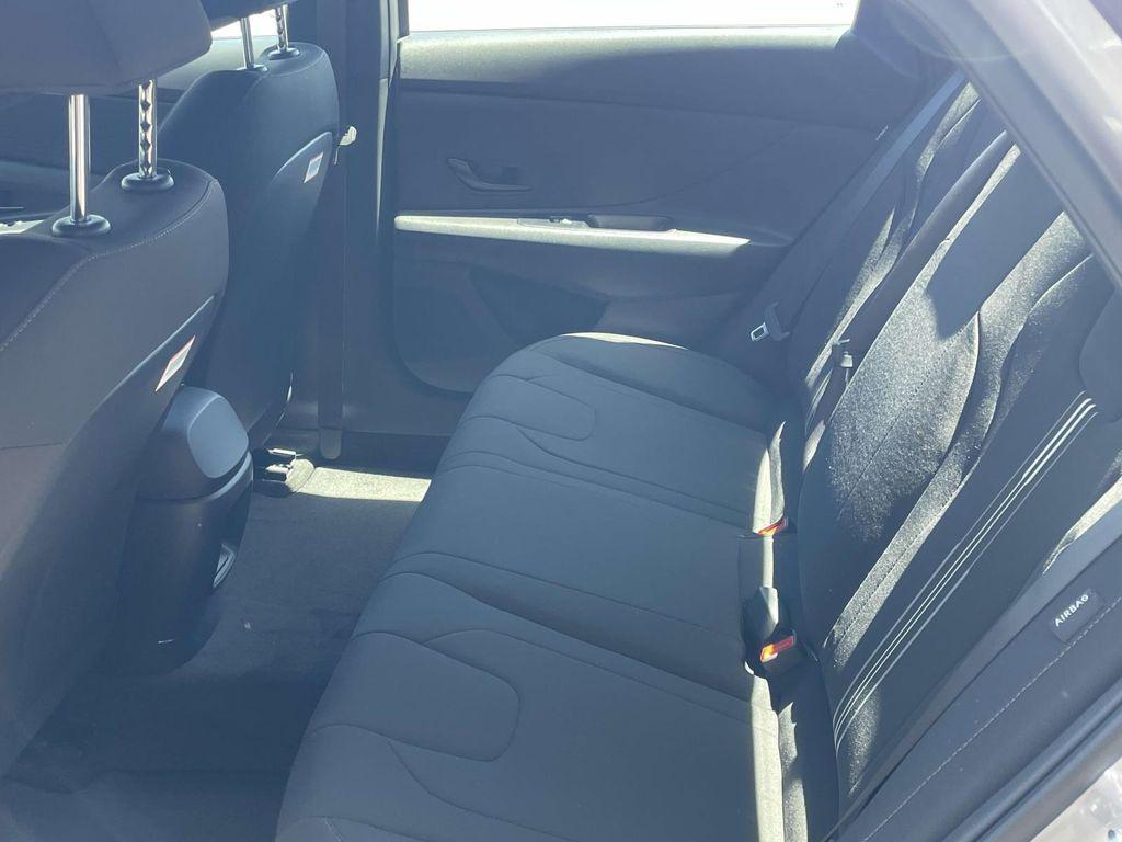 2025 Hyundai Elantra SEL - Photo 11