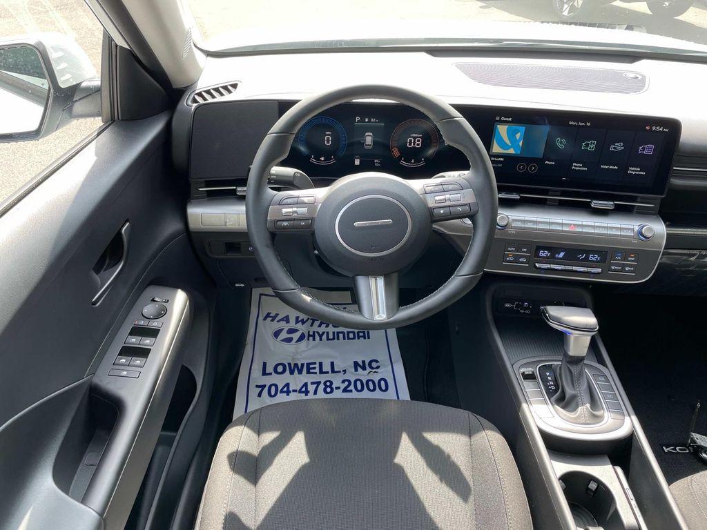 2025 Hyundai Kona SEL - Photo 13