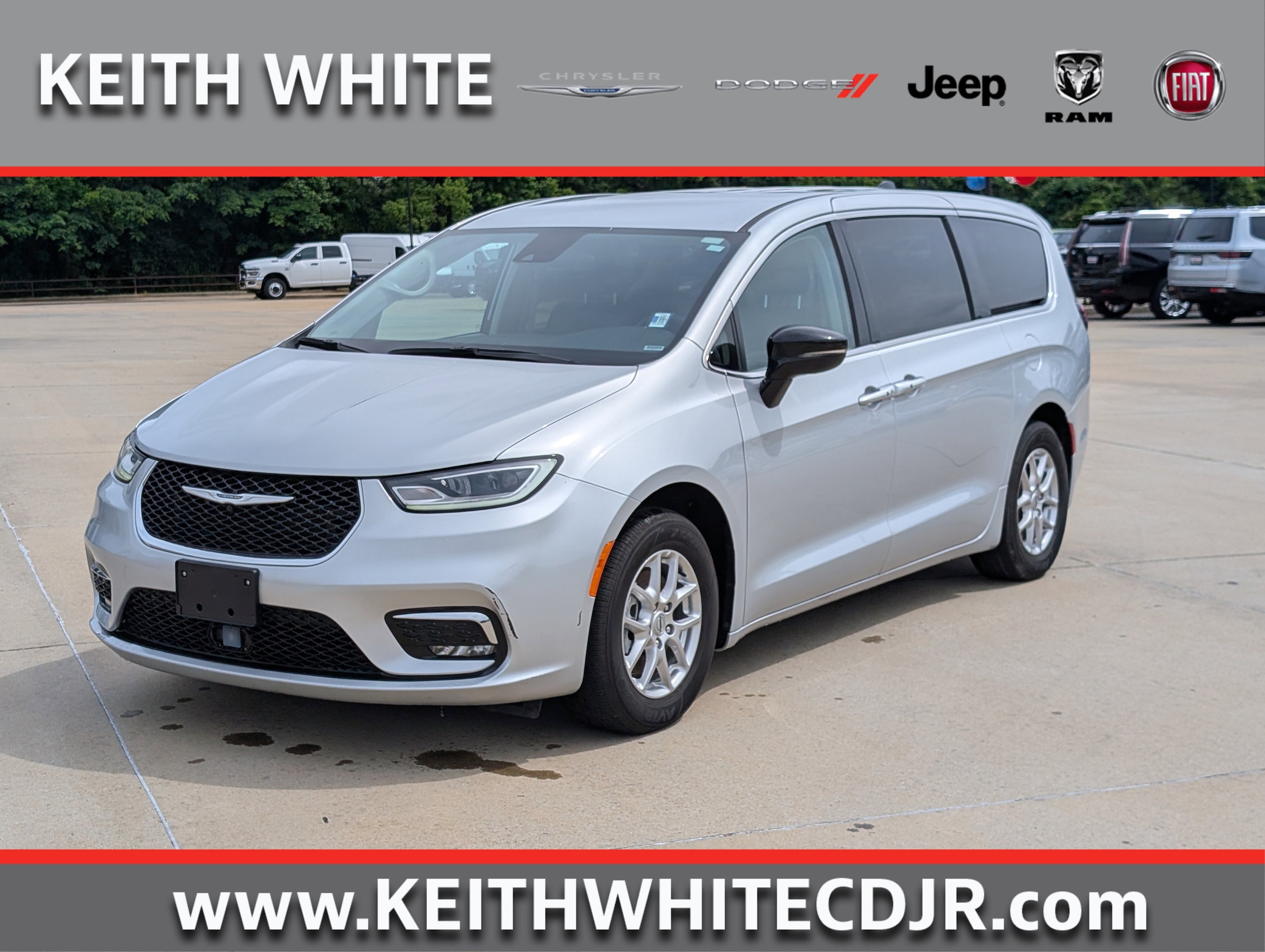 2024 Chrysler Pacifica Touring L's photo
