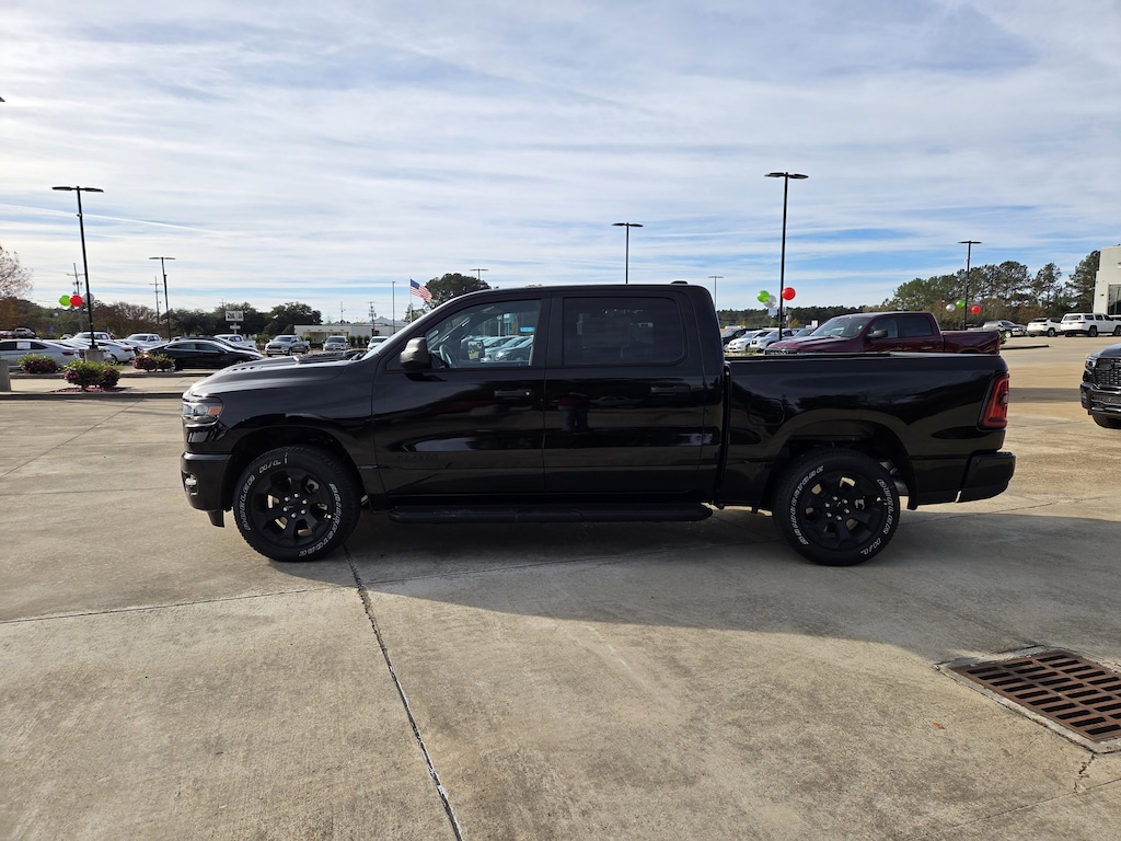 New 2026 Ram 1500 EXPRESS CREW CAB 4X4 5'7 BOX Pickup