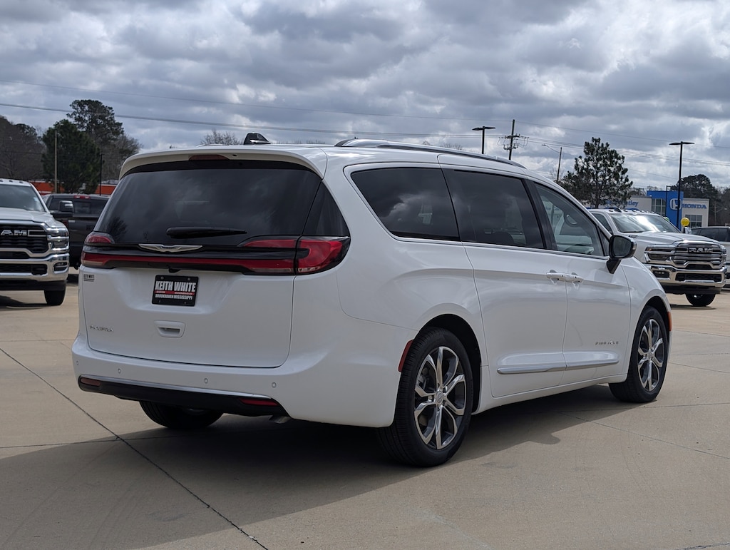 New 2026 Chrysler Pacifica PINNACLE Passenger Van
