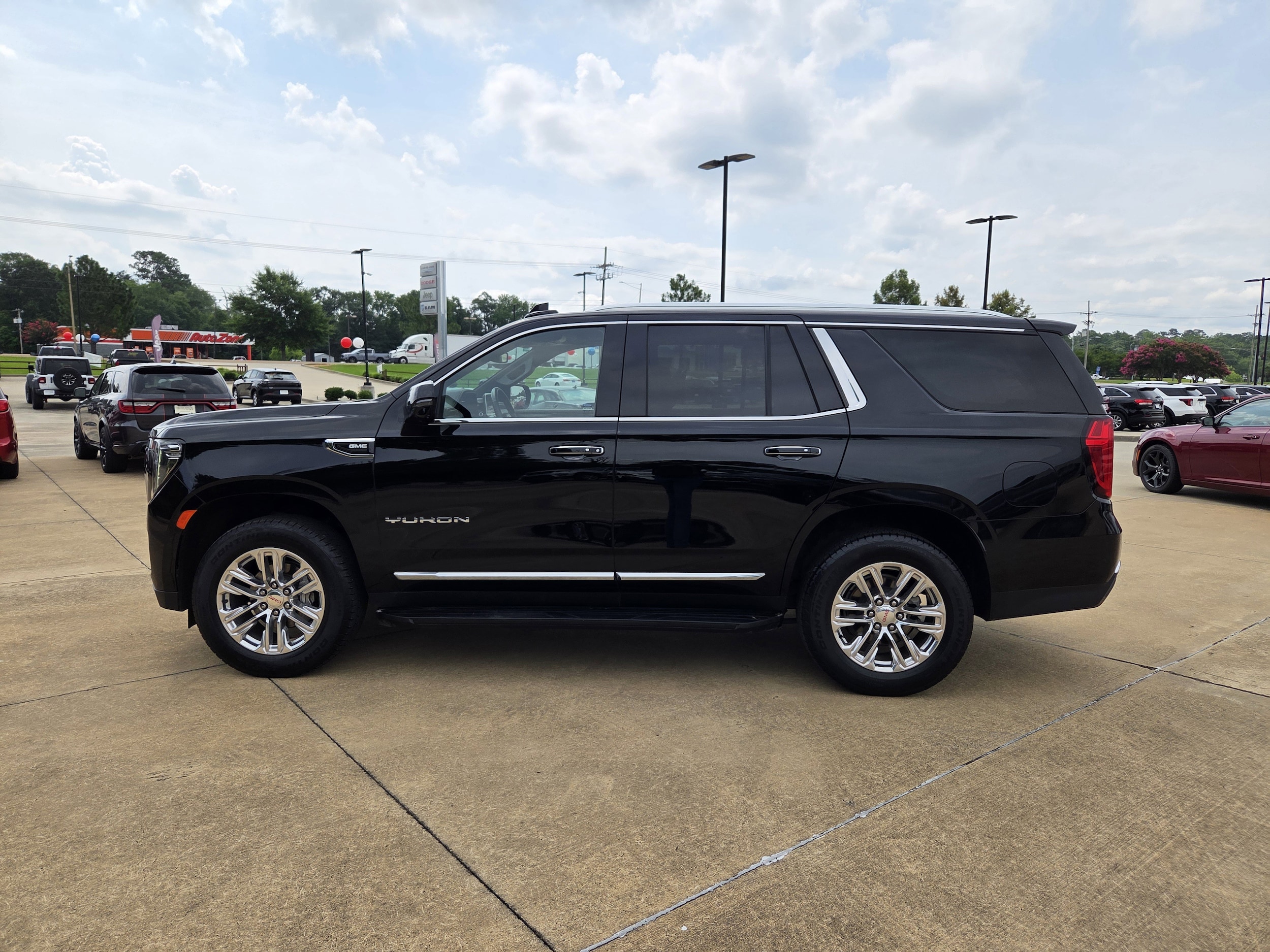 Used 2023 GMC Yukon SLT with VIN 1GKS1BKD6PR432779 for sale in Brookhaven, MS