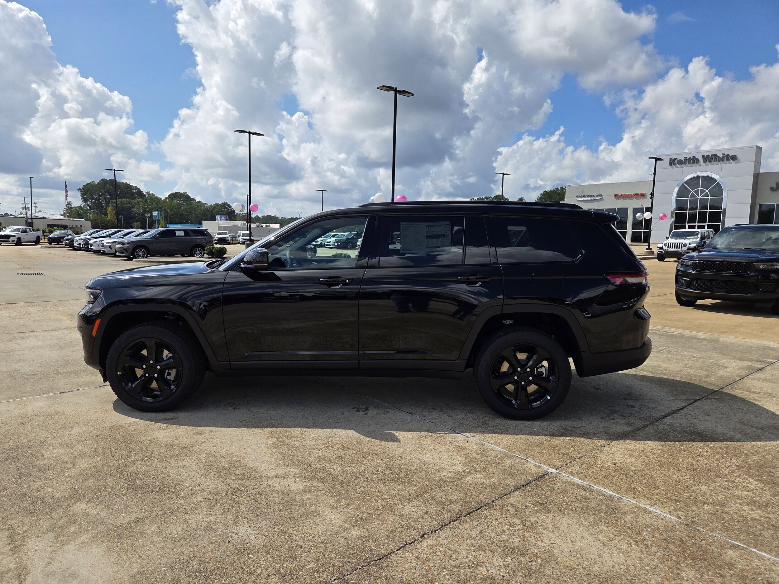 2025 Jeep Grand Cherokee Limited photo 2