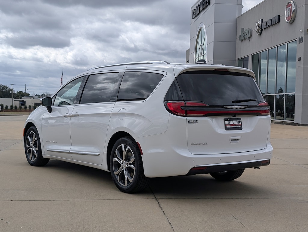New 2026 Chrysler Pacifica PINNACLE Passenger Van