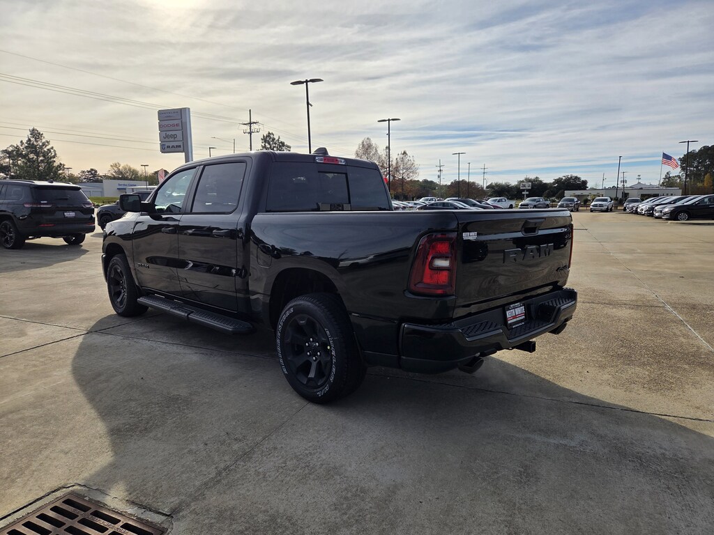 New 2026 Ram 1500 EXPRESS CREW CAB 4X4 5'7 BOX Pickup