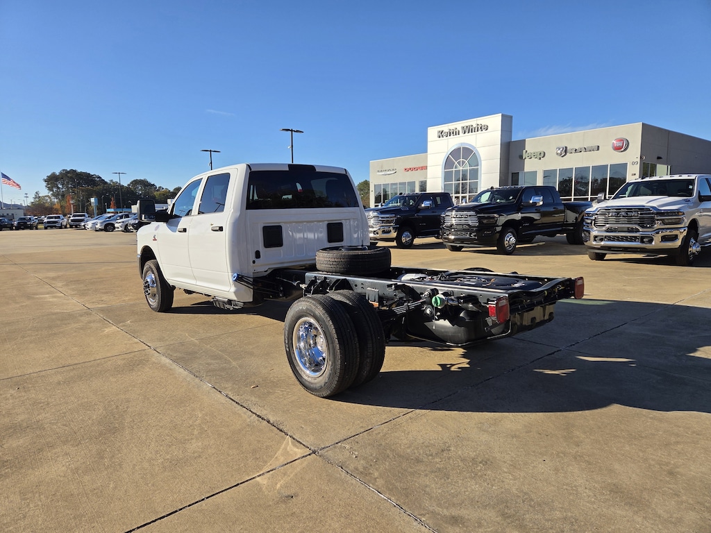 New 2026 Ram 3500 Chassis Cab TRADESMAN CREW 4X4 60' CA Pickup