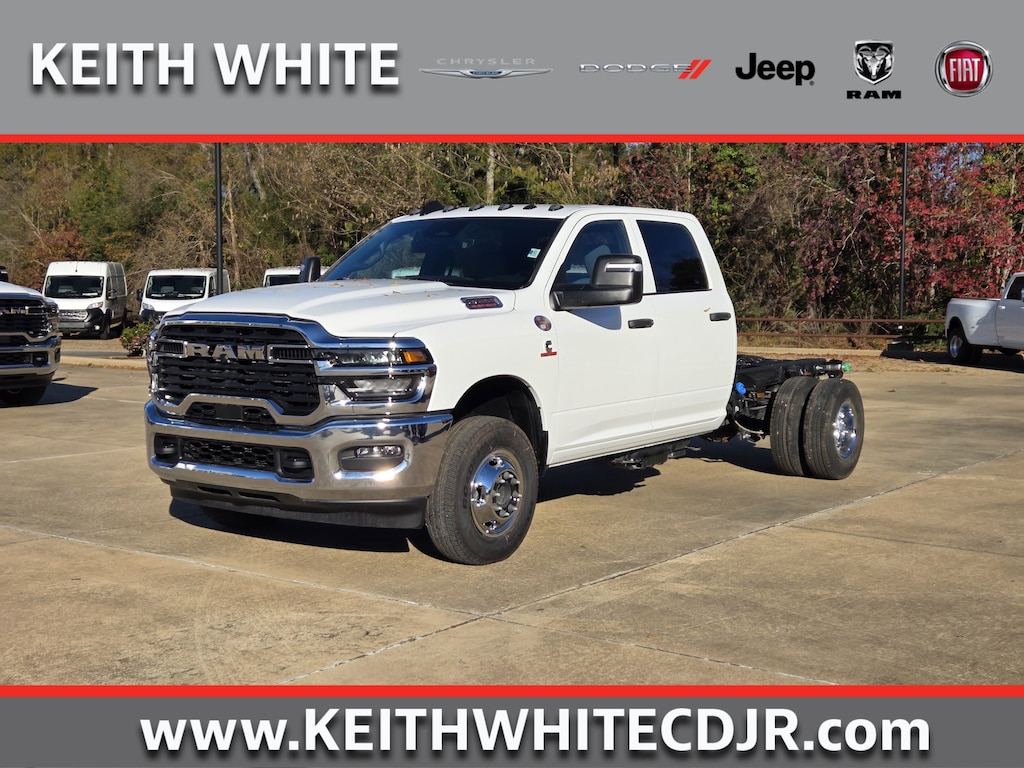 New 2026 Ram 3500 Chassis Cab TRADESMAN CREW 4X4 60' CA Pickup