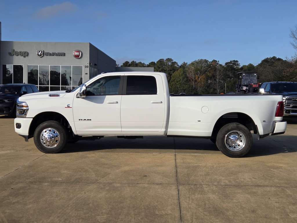 New 2026 Ram 3500 LARAMIE CREW CAB 4X4 8' BOX Pickup