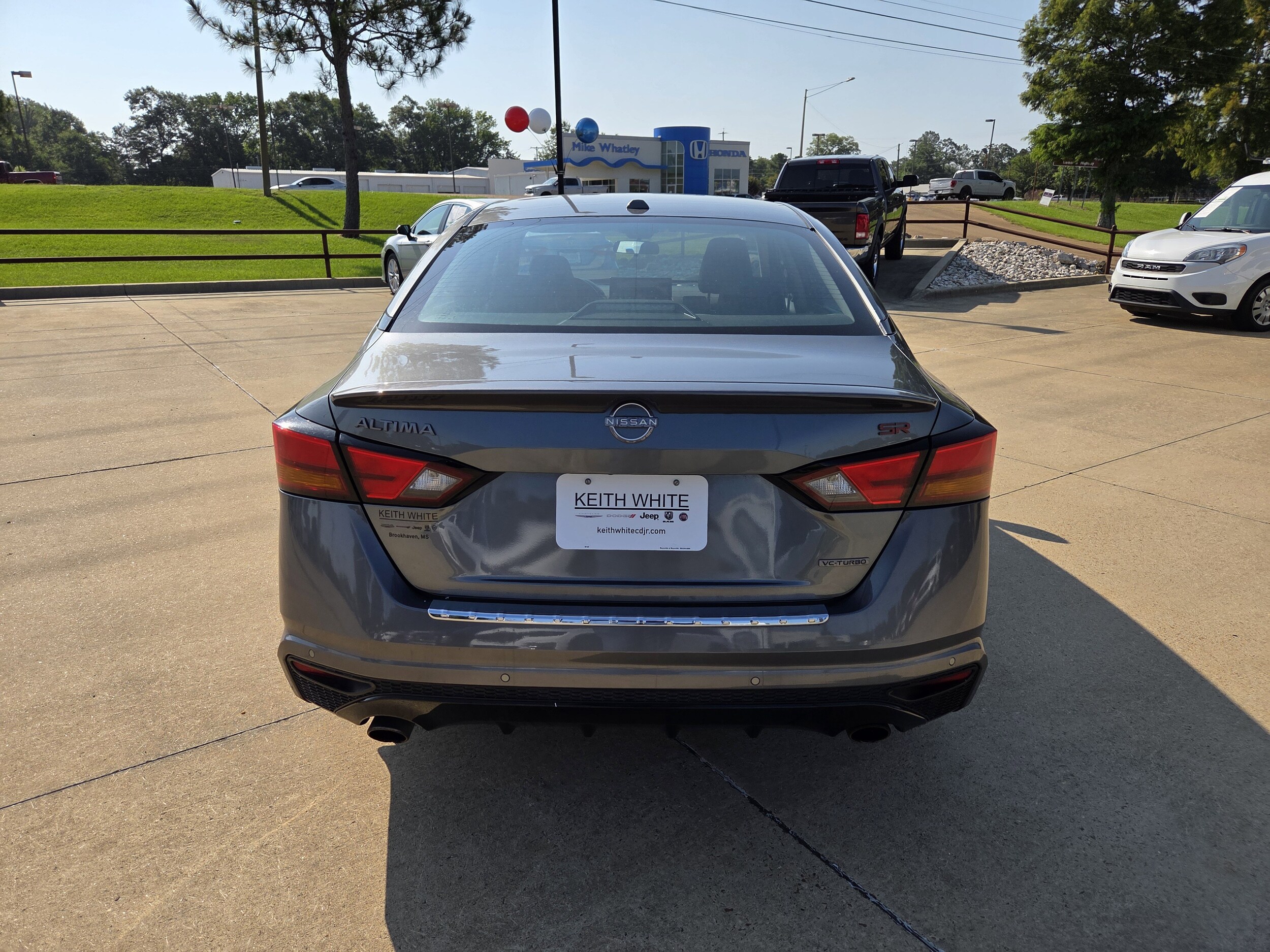 2023 Nissan Altima SR photo 4