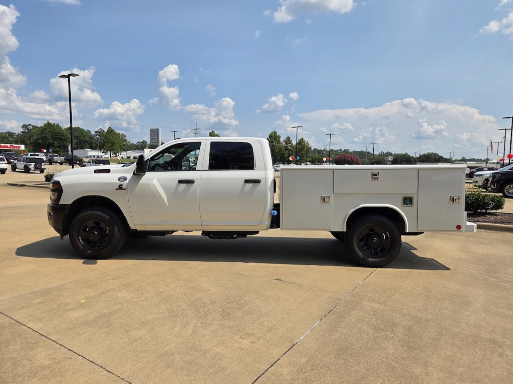 New 2025 Ram 3500 Chassis Cab 3500 TRADESMAN CREW CAB CHASSIS 4X4 60' CA Pickup