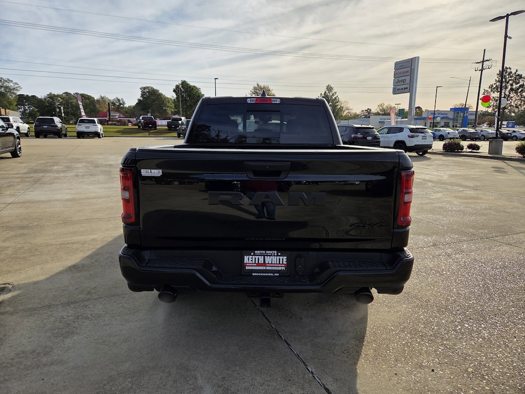 New 2026 Ram 1500 EXPRESS CREW CAB 4X4 5'7 BOX Pickup