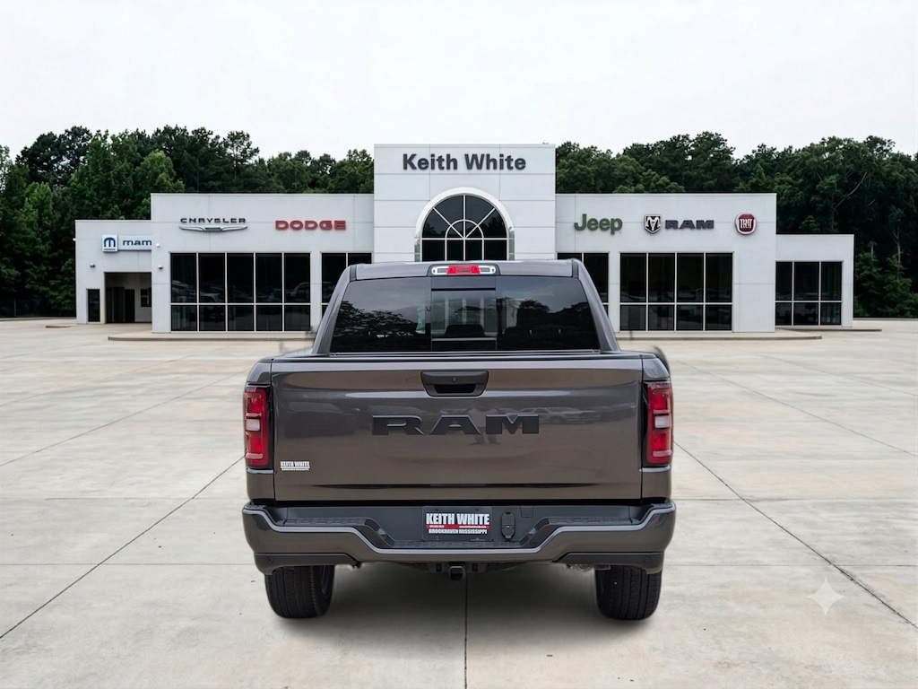 New 2026 Ram 1500 EXPRESS CREW CAB 4X2 5'7 BOX Pickup