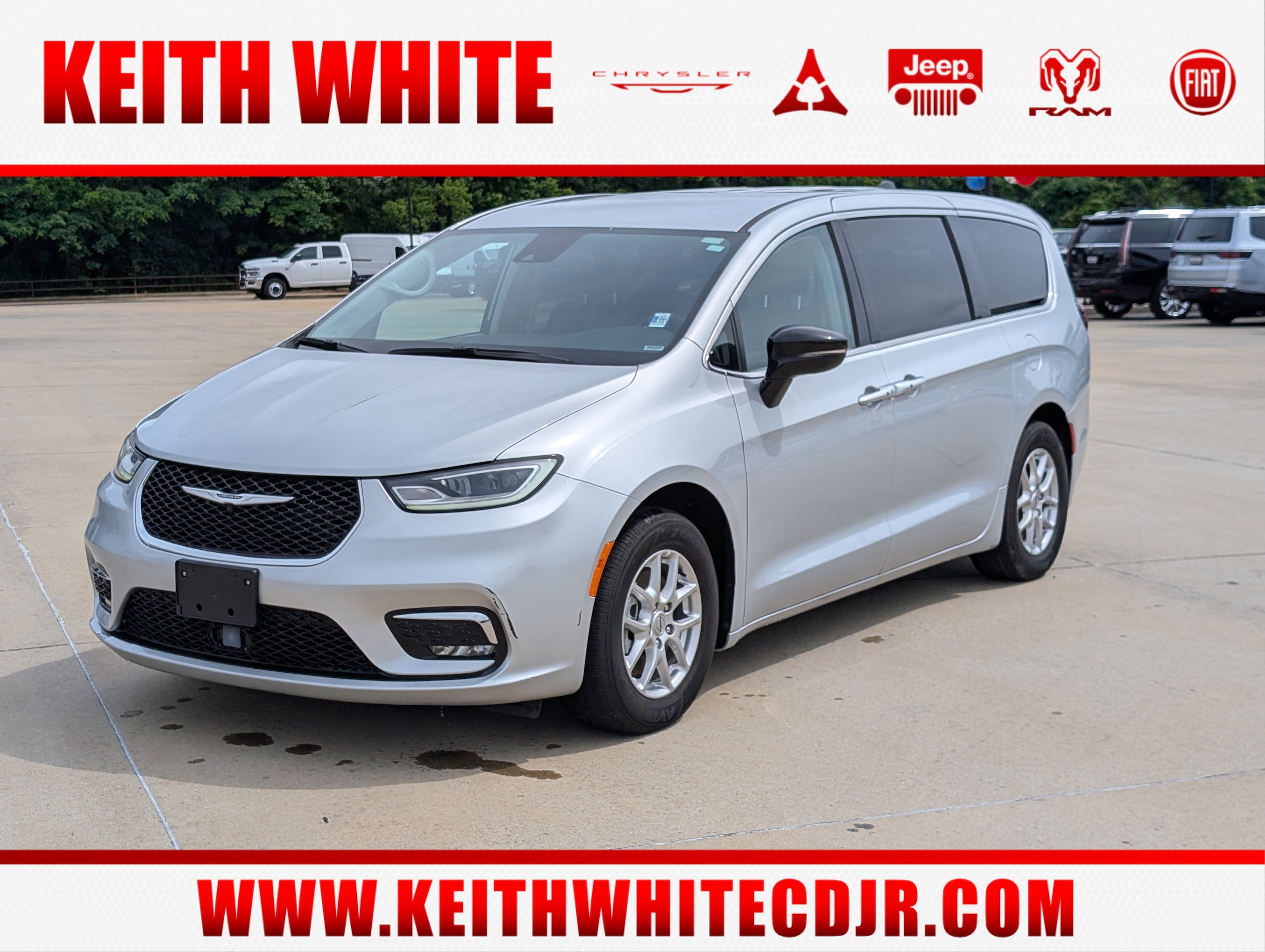 2024 Chrysler Pacifica Touring L's photo