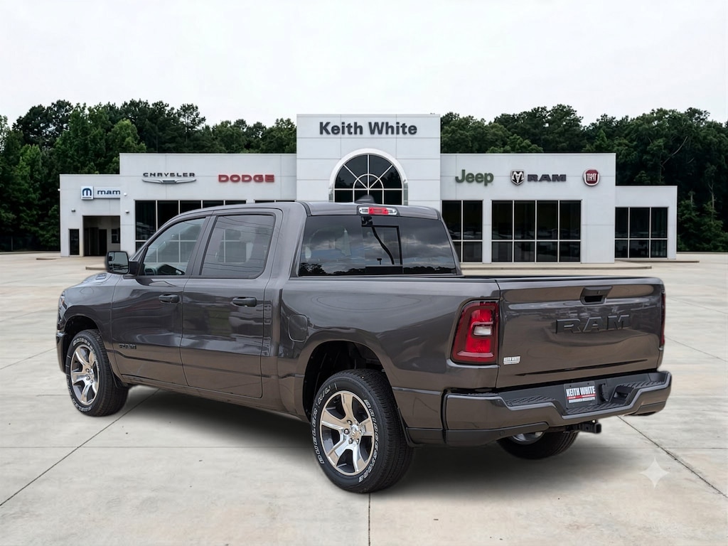 New 2026 Ram 1500 EXPRESS CREW CAB 4X2 5'7 BOX Pickup