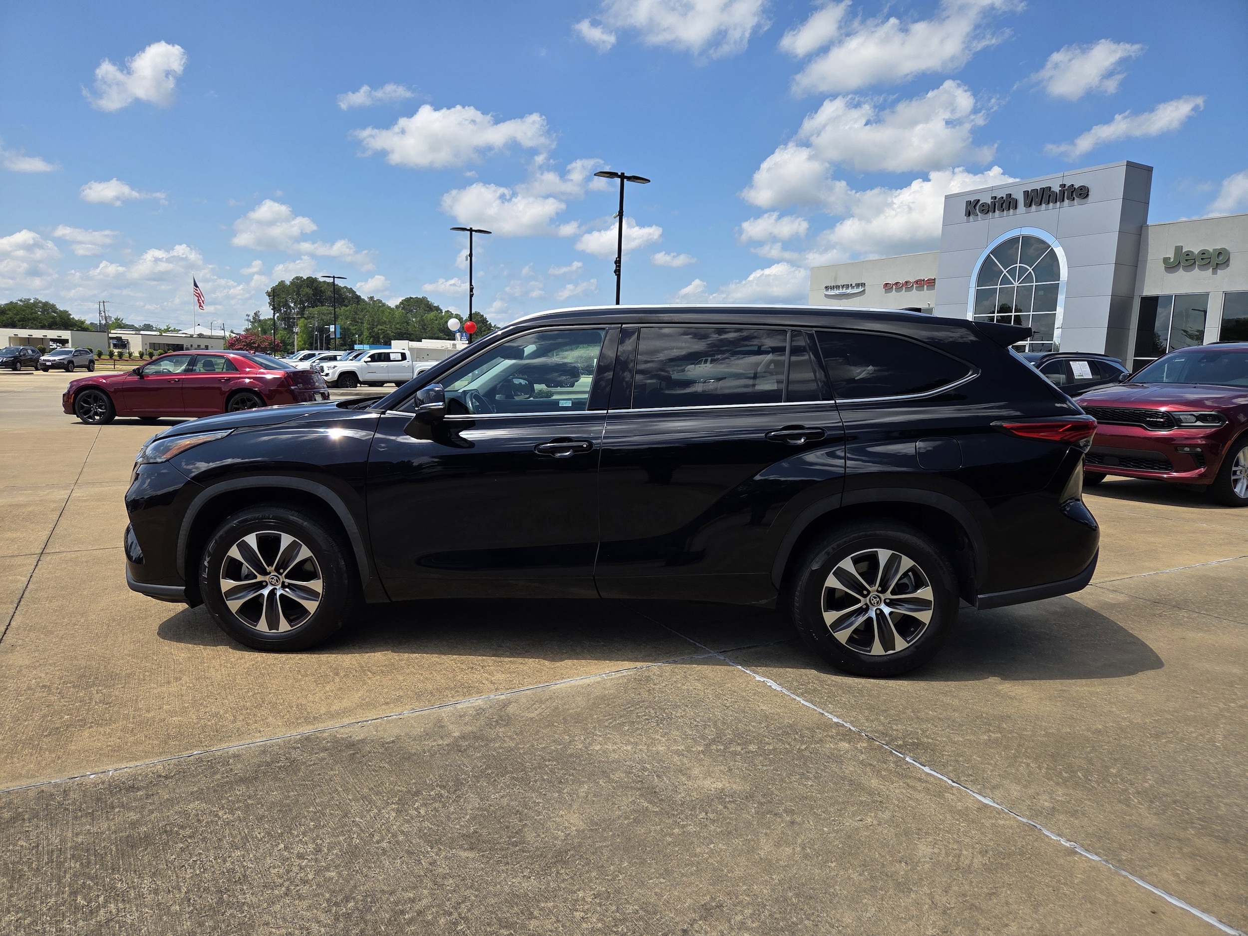 Used 2021 Toyota Highlander XLE with VIN 5TDGZRAH6MS533051 for sale in Brookhaven, MS