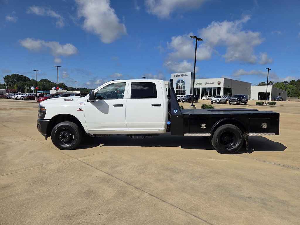 New 2025 Ram 3500 Chassis Cab 3500 TRADESMAN CREW CAB CHASSIS 4X4 60' CA Pickup