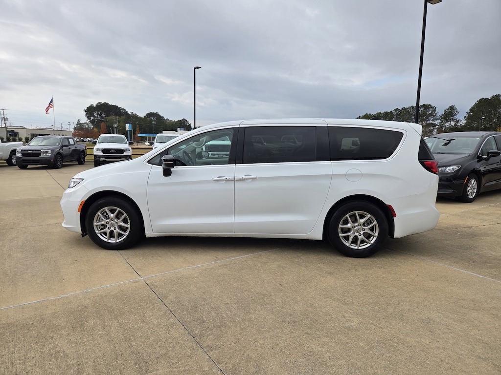 Used 2024 Chrysler Pacifica Touring L Touring L FWD
