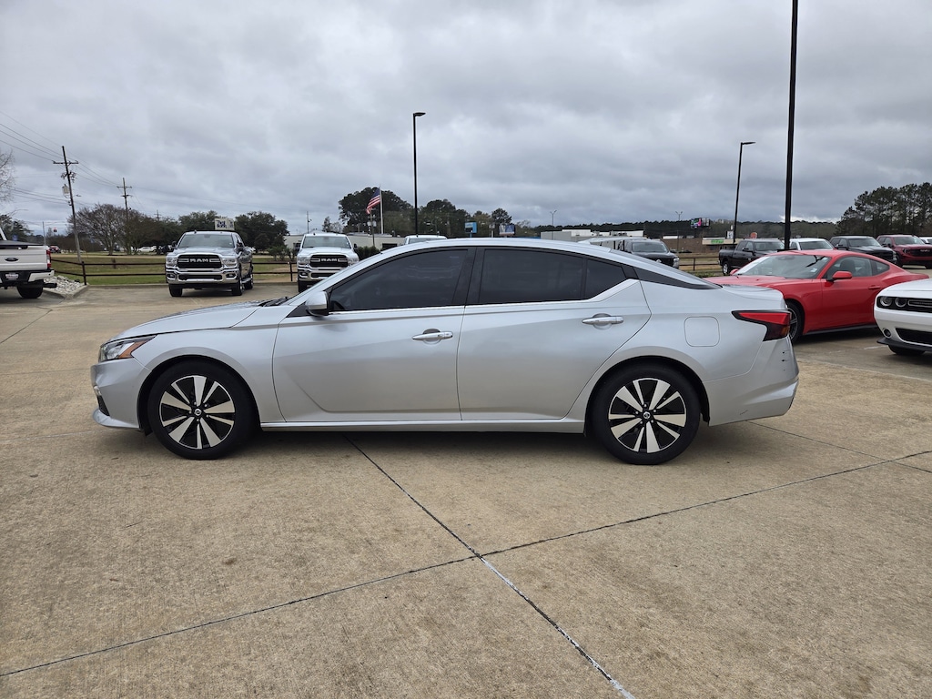 Used 2021 Nissan Altima 2.5 SV Sedan