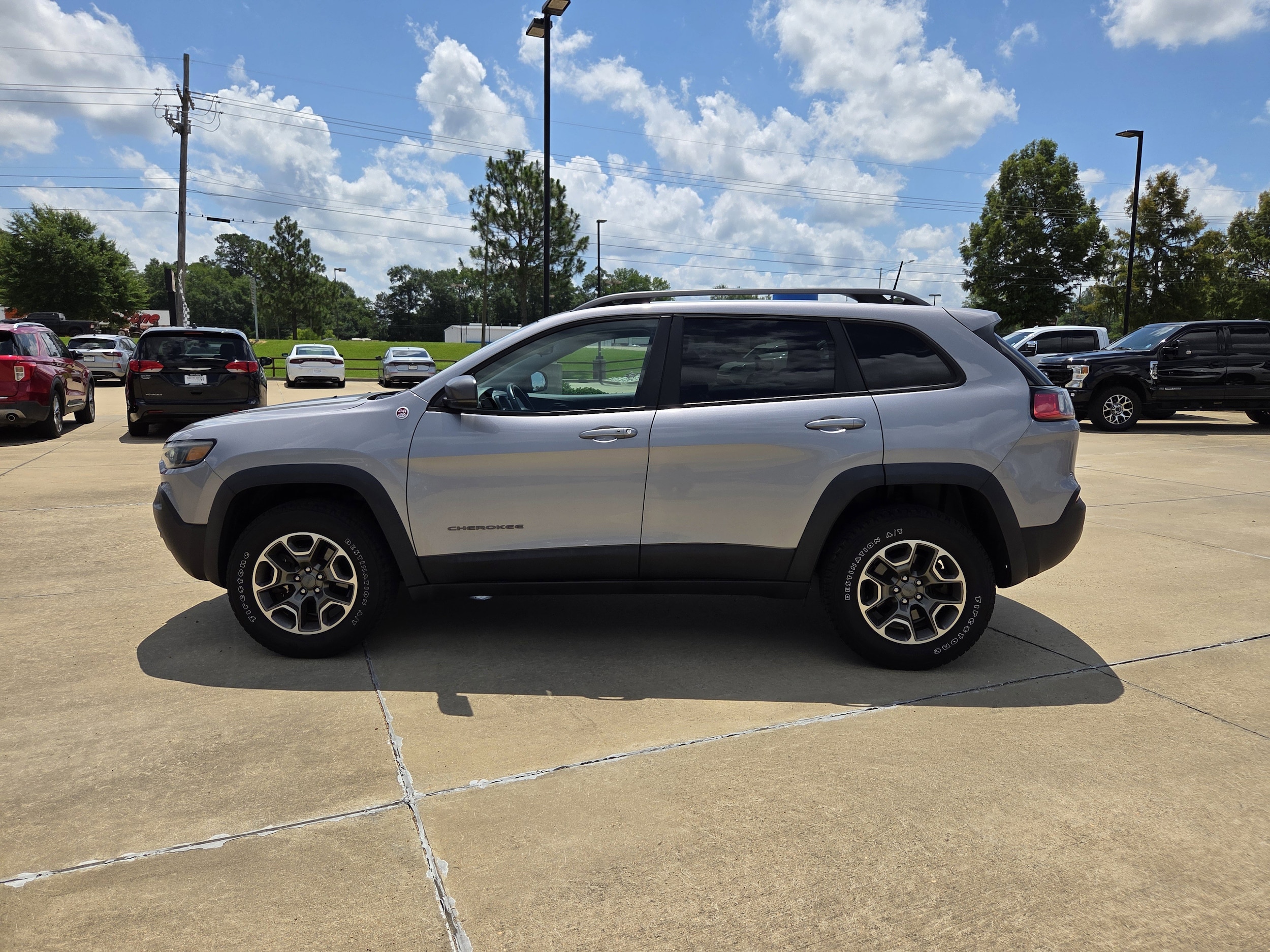 Used 2020 Jeep Cherokee Trailhawk with VIN 1C4PJMBX8LD501339 for sale in Brookhaven, MS