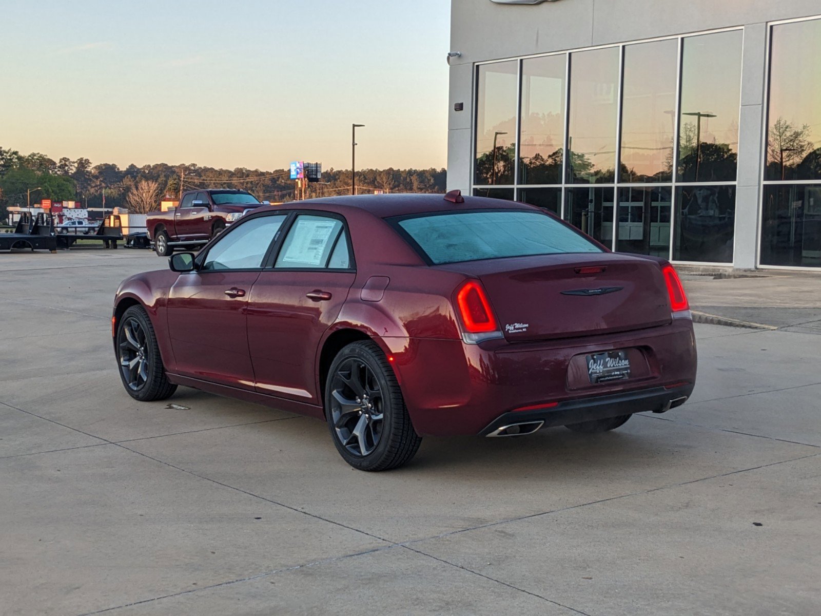 2023 Chrysler 300 Touring photo 3