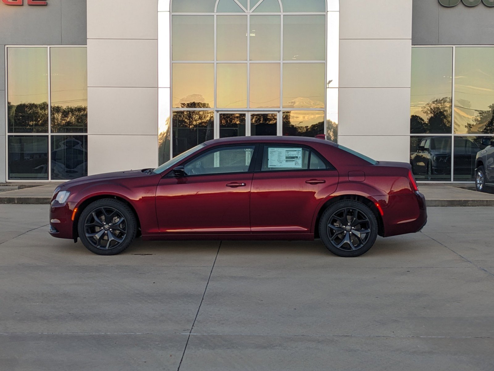 2023 Chrysler 300 Touring photo 2