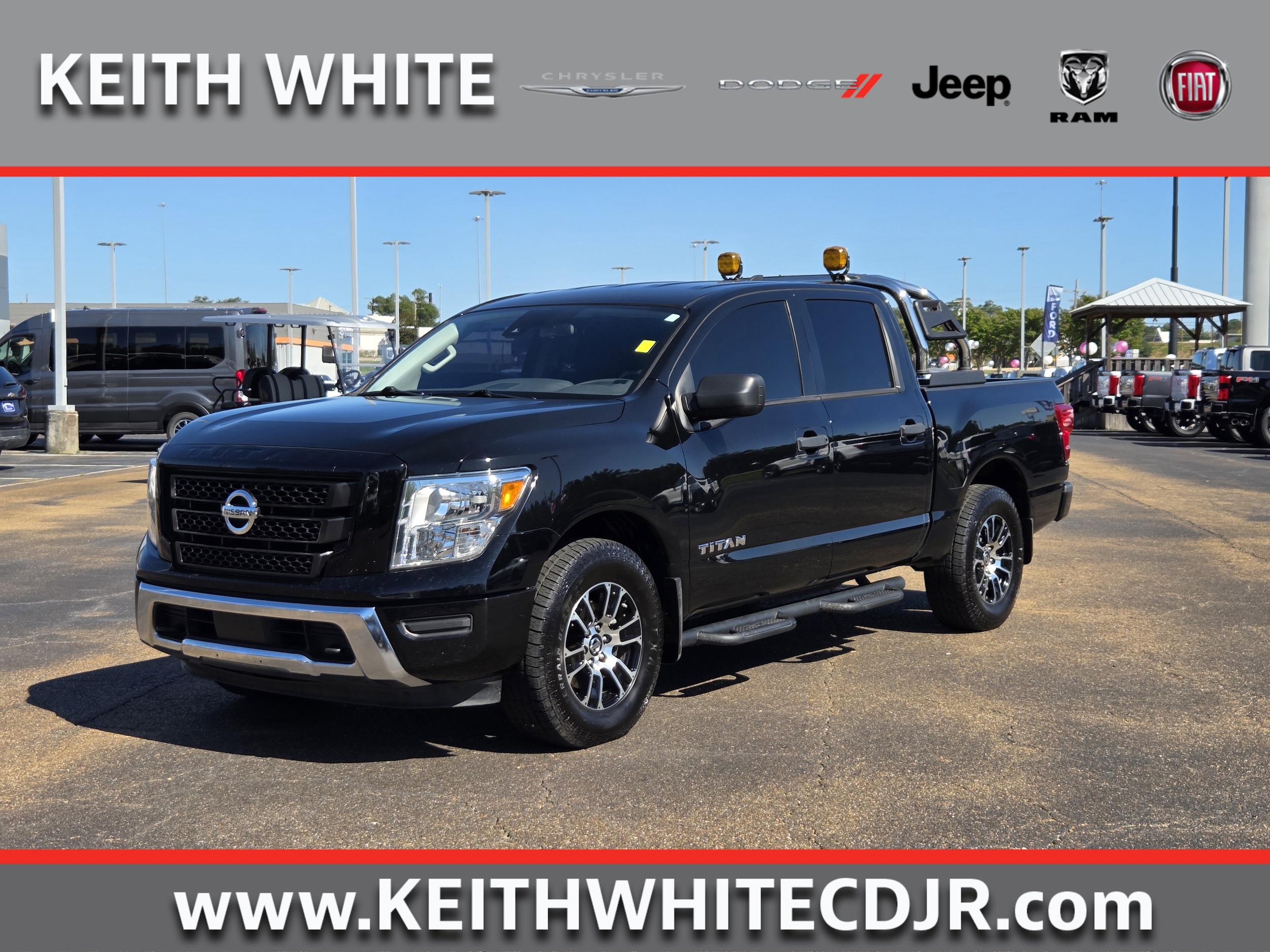 2022 Nissan Titan SV's photo