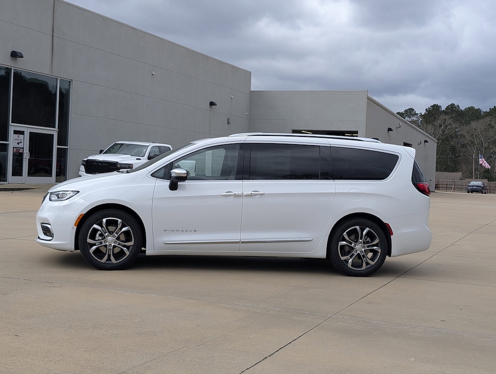 New 2026 Chrysler Pacifica PINNACLE Passenger Van