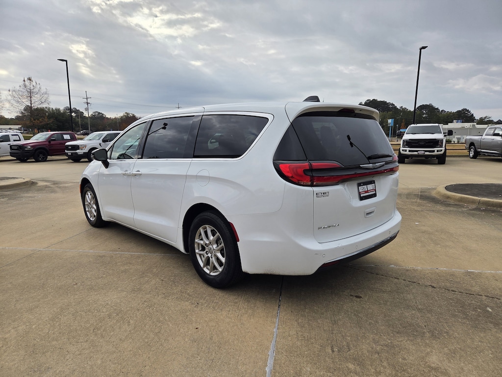 Used 2024 Chrysler Pacifica Touring L Touring L FWD