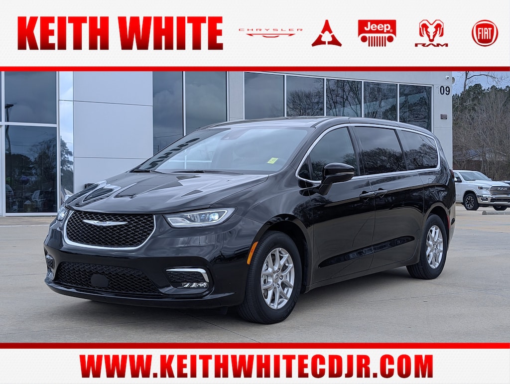 Used 2025 Chrysler Pacifica Select SUV