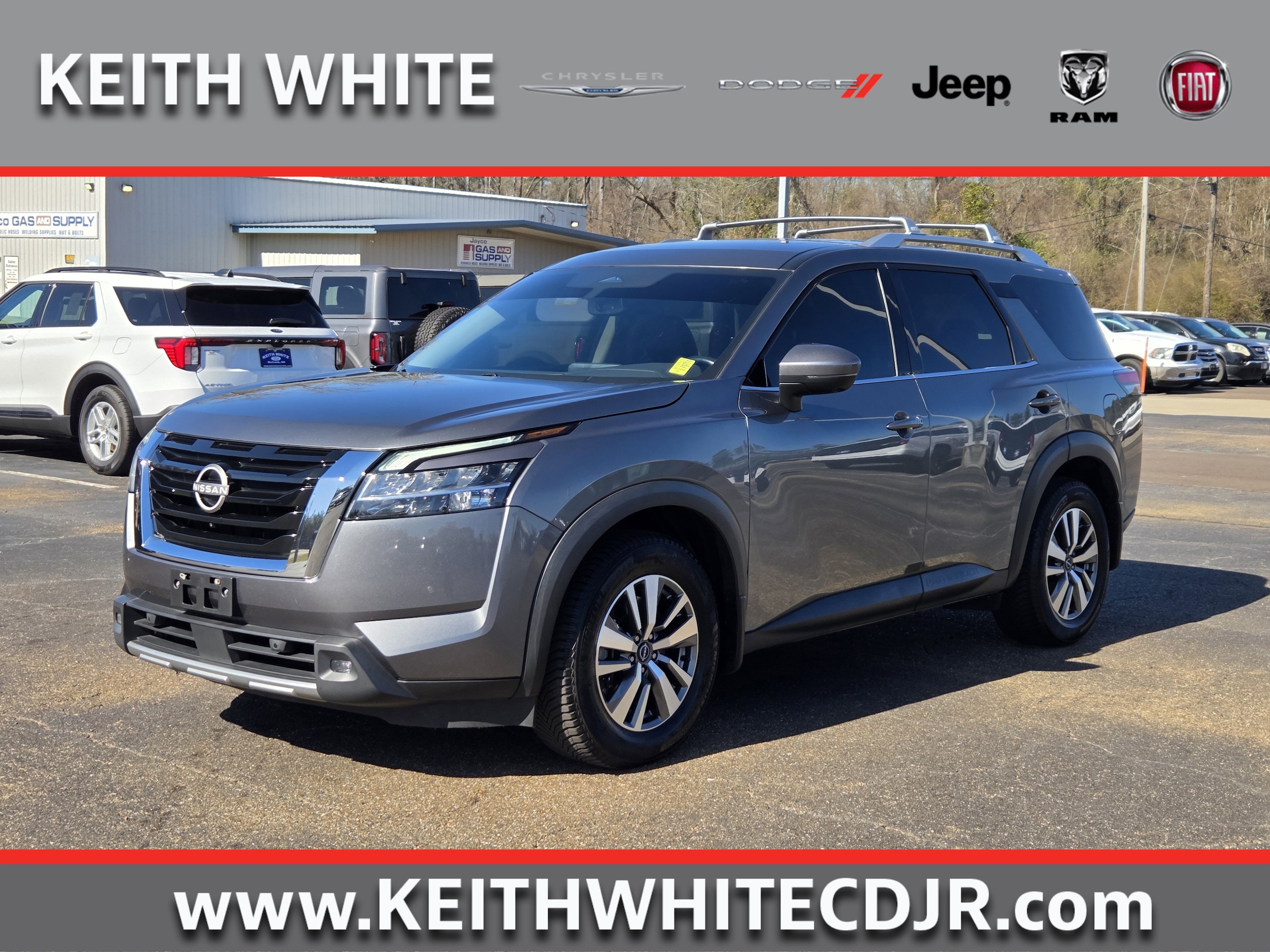 2022 Nissan Pathfinder SL 4WD's photo