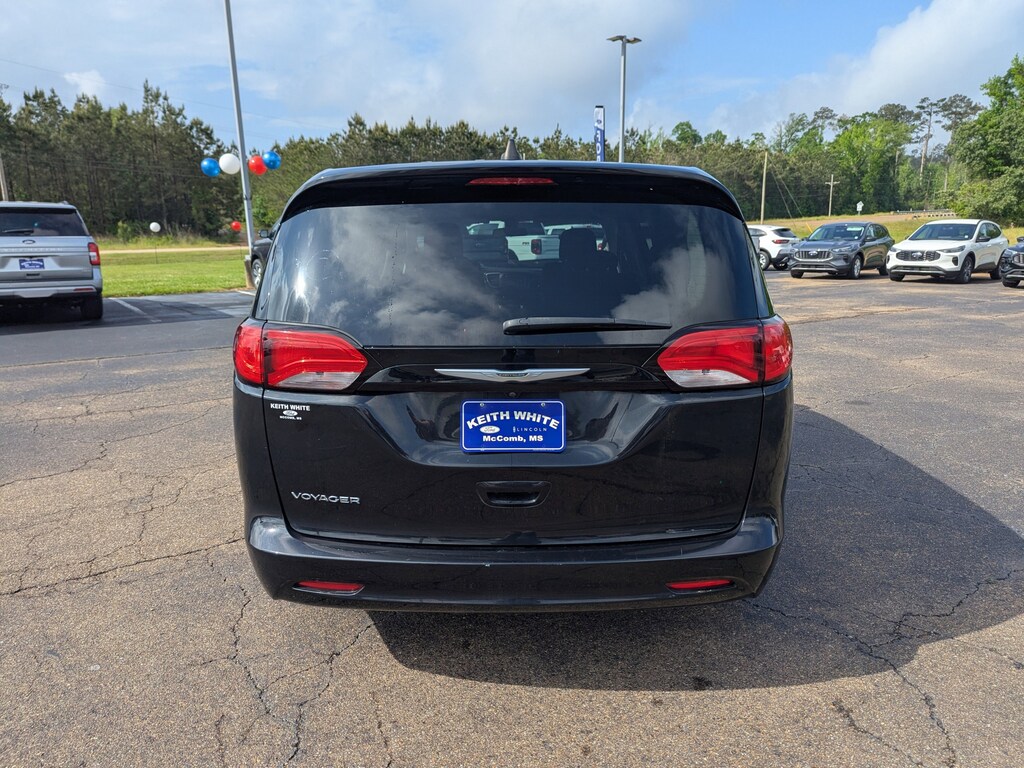 Used 2022 Chrysler Voyager LX LX FWD